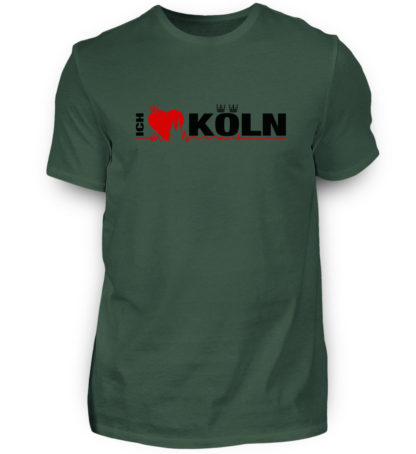 Dunkelgrünes T-Shirt mit "Ich liebe Köln" Aufdruck; mittig auf Brust wobei ein rotes Herz das Wort Liebe symbolisiert und das Wort ich hochkant, während das Wort Köln waagerecht geschrieben ist - Somit kann das Motiv auf dem T-Shirt aus Entfernung auch als "I love Köln" gelesen werden.