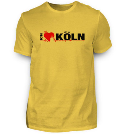 Goldgelbes T-Shirt mit "Ich liebe Köln" Aufdruck; mittig auf Brust wobei ein rotes Herz das Wort Liebe symbolisiert und das Wort ich hochkant, während das Wort Köln waagerecht geschrieben ist - Somit kann das Motiv auf dem T-Shirt aus Entfernung auch als "I love Köln" gelesen werden.