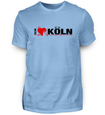 Himmelblaues T-Shirt mit "Ich liebe Köln" Aufdruck; mittig auf Brust wobei ein rotes Herz das Wort Liebe symbolisiert und das Wort ich hochkant, während das Wort Köln waagerecht geschrieben ist - Somit kann das Motiv auf dem T-Shirt aus Entfernung auch als "I love Köln" gelesen werden.