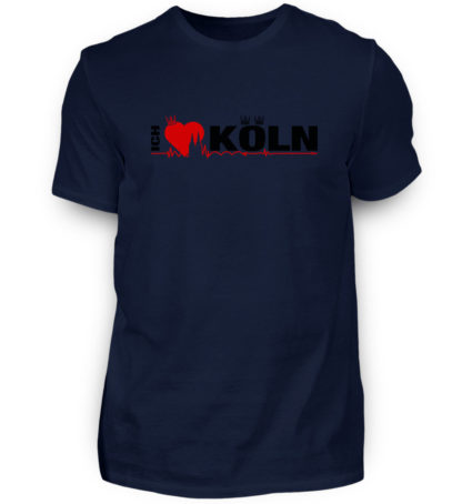 Navy-blaues T-Shirt mit "Ich liebe Köln" Aufdruck; mittig auf Brust wobei ein rotes Herz das Wort Liebe symbolisiert und das Wort ich hochkant, während das Wort Köln waagerecht geschrieben ist - Somit kann das Motiv auf dem T-Shirt aus Entfernung auch als "I love Köln" gelesen werden.