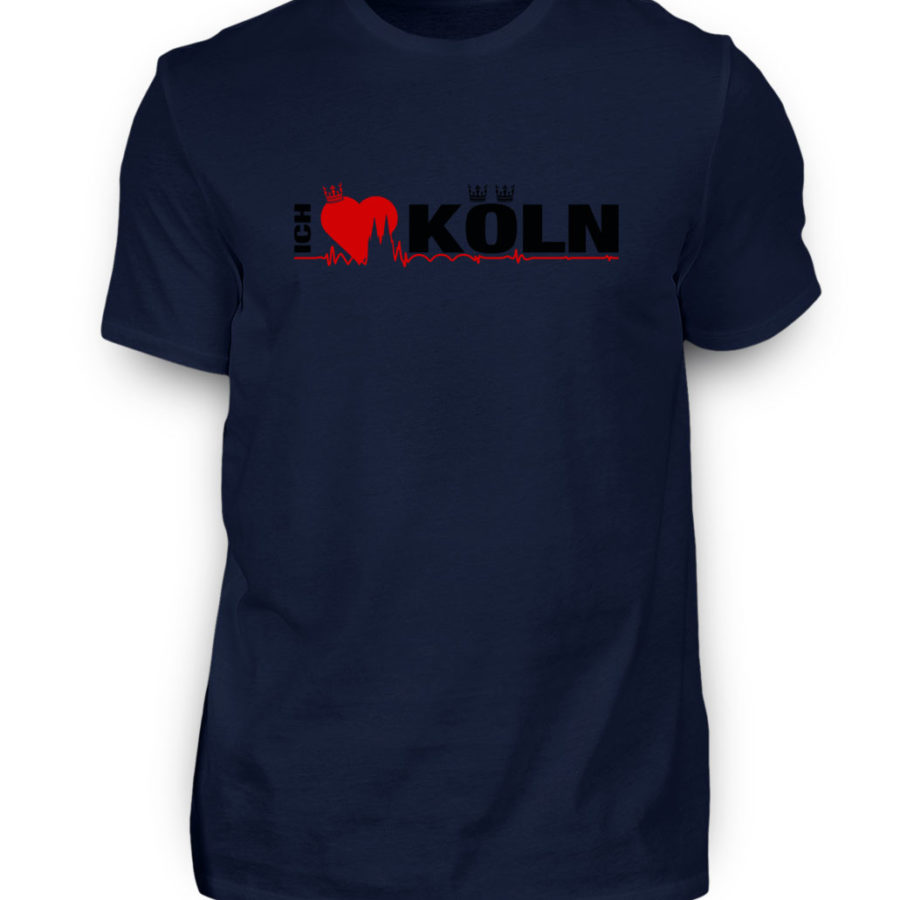 Navy-blaues T-Shirt mit "Ich liebe Köln" Aufdruck; mittig auf Brust wobei ein rotes Herz das Wort Liebe symbolisiert und das Wort ich hochkant, während das Wort Köln waagerecht geschrieben ist - Somit kann das Motiv auf dem T-Shirt aus Entfernung auch als "I love Köln" gelesen werden.