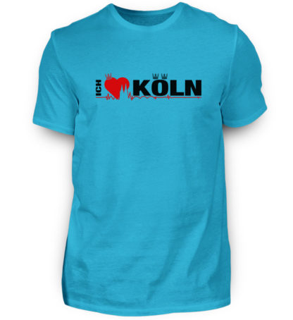 Turquoises T-Shirt mit "Ich liebe Köln" Aufdruck; mittig auf Brust wobei ein rotes Herz das Wort Liebe symbolisiert und das Wort ich hochkant, während das Wort Köln waagerecht geschrieben ist - Somit kann das Motiv auf dem T-Shirt aus Entfernung auch als "I love Köln" gelesen werden.