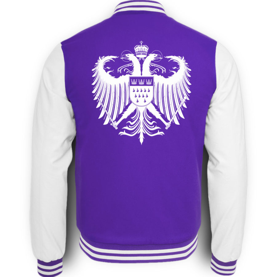 Bild zeigt Rückseite der lila-weißen College-Sweatjacke mit großem weißen Kölner Wappen mittig auf oberer Hälfte (Kreuz) gedruckt.
